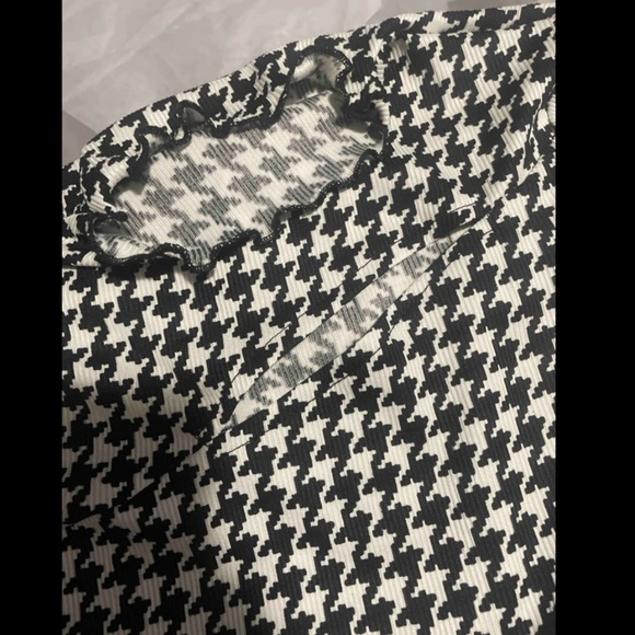 Classic Houndstooth Print Cut Out Front Mock Neck Bodysuit - Picture 8 of 9